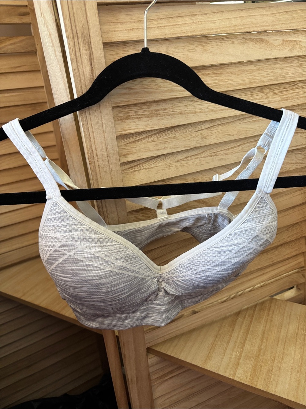 Seamless Light Gray Wireless Sports Bra Small